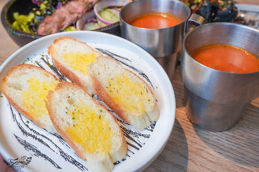 高雄人氣約會餐廳》雛菊鬆餅,美味義式料理,必點夢幻客製化彩繪畫盤棉花糖鬆餅 @緹雅瑪 美食旅遊趣