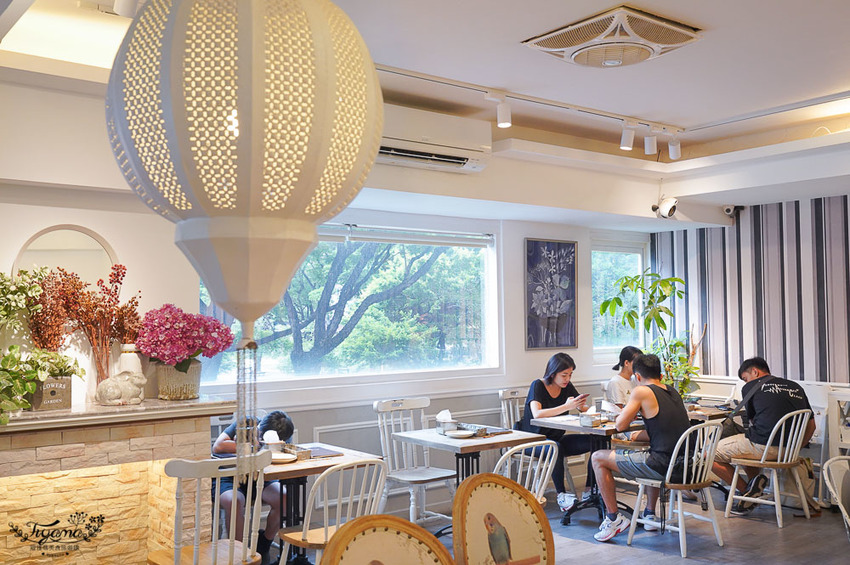 高雄人氣約會餐廳》雛菊鬆餅,美味義式料理,必點夢幻客製化彩繪畫盤棉花糖鬆餅 @緹雅瑪 美食旅遊趣