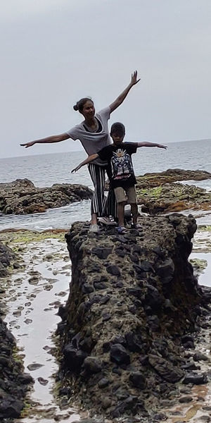 圓圓家出去玩-《花蓮景點》花蓮豐濱石門班哨角遊憩區麻糬洞,天然海蝕奇觀,大自然真的好神奇