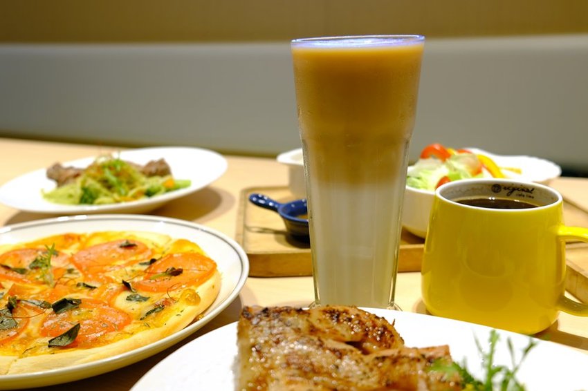 台中全新開幕宇宙親子餐廳-咱們小時ㄏㄡˋ，室內外遊樂設施兼具～還有魔術表演超吸睛！