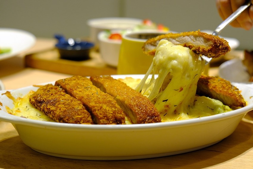 台中全新開幕宇宙親子餐廳-咱們小時ㄏㄡˋ，室內外遊樂設施兼具～還有魔術表演超吸睛！