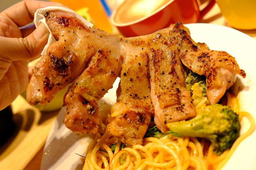 台中全新開幕宇宙親子餐廳-咱們小時ㄏㄡˋ，室內外遊樂設施兼具～還有魔術表演超吸睛！