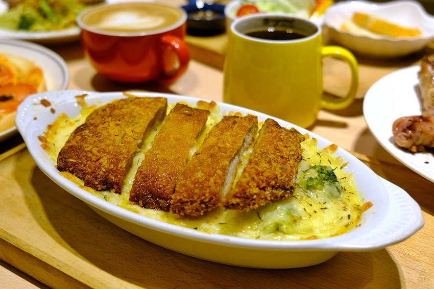 台中全新開幕宇宙親子餐廳-咱們小時ㄏㄡˋ，室內外遊樂設施兼具～還有魔術表演超吸睛！