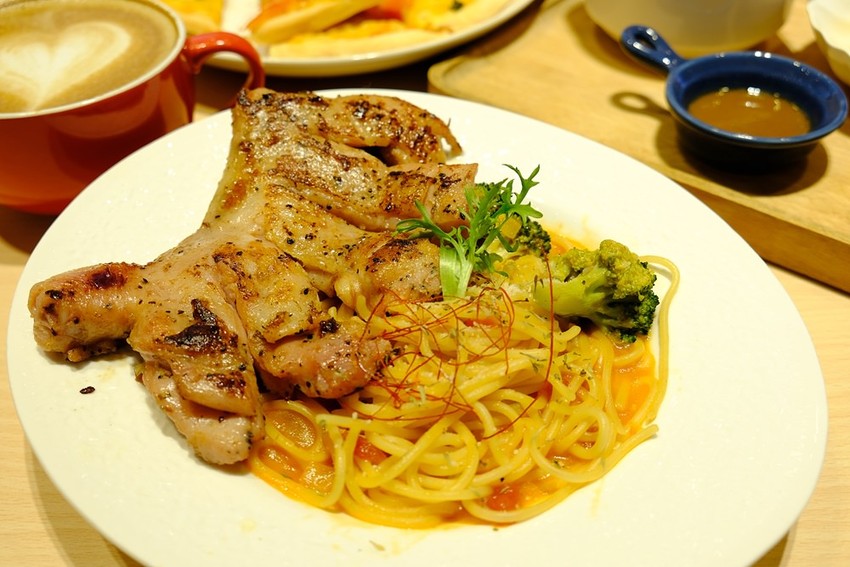 台中全新開幕宇宙親子餐廳-咱們小時ㄏㄡˋ，室內外遊樂設施兼具～還有魔術表演超吸睛！