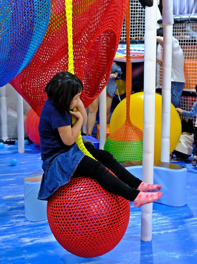 台中全新開幕宇宙親子餐廳-咱們小時ㄏㄡˋ，室內外遊樂設施兼具～還有魔術表演超吸睛！