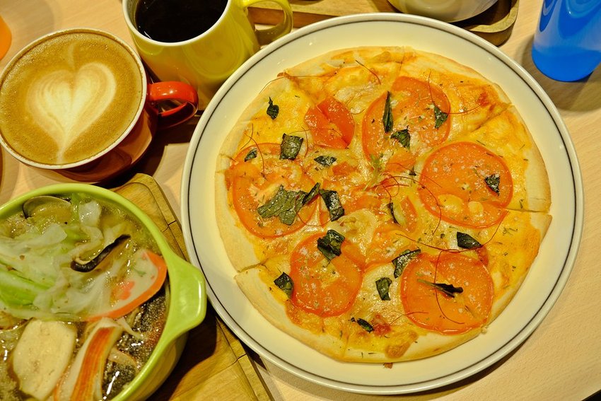 台中全新開幕宇宙親子餐廳-咱們小時ㄏㄡˋ，室內外遊樂設施兼具～還有魔術表演超吸睛！