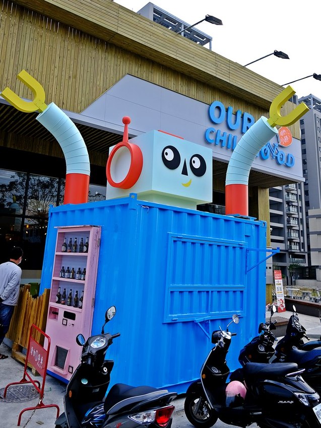 台中全新開幕宇宙親子餐廳-咱們小時ㄏㄡˋ，室內外遊樂設施兼具～還有魔術表演超吸睛！