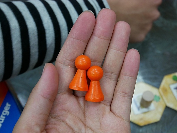 貳家桌遊:貳家桌遊-台北火車站中正桌遊店 提供包場地租借 如果要和朋友或家人聚聚 除了吃還能做什麼?