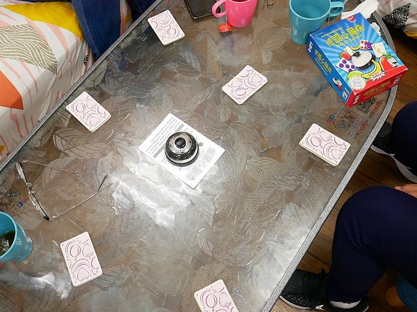 貳家桌遊:貳家桌遊-台北火車站中正桌遊店 提供包場地租借 如果要和朋友或家人聚聚 除了吃還能做什麼?