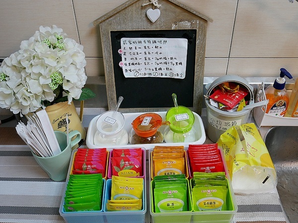 貳家桌遊:貳家桌遊-台北火車站中正桌遊店 提供包場地租借 如果要和朋友或家人聚聚 除了吃還能做什麼?