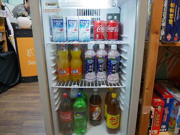 貳家桌遊:貳家桌遊-台北火車站中正桌遊店 提供包場地租借 如果要和朋友或家人聚聚 除了吃還能做什麼?