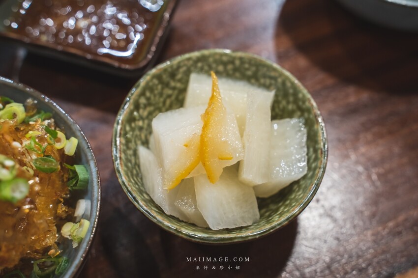 萬華美食|濟善老麵~老宅裡吃拉麵超有fu,一碗雞湯拉麵三種享受,老闆還會招待你一杯shot、捷運龍山寺站美