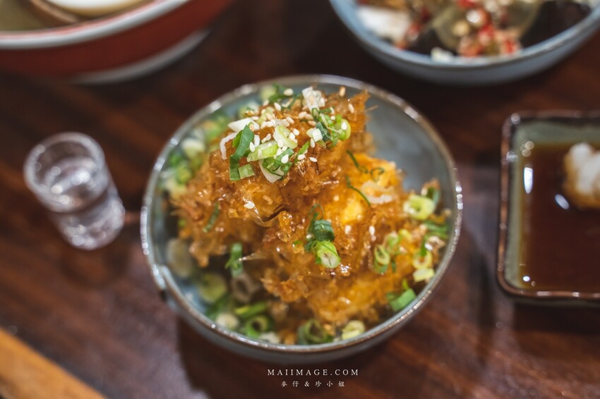 萬華美食|濟善老麵~老宅裡吃拉麵超有fu,一碗雞湯拉麵三種享受,老闆還會招待你一杯shot、捷運龍山寺站美