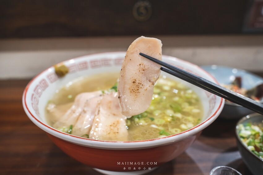 萬華美食|濟善老麵~老宅裡吃拉麵超有fu,一碗雞湯拉麵三種享受,老闆還會招待你一杯shot、捷運龍山寺站美