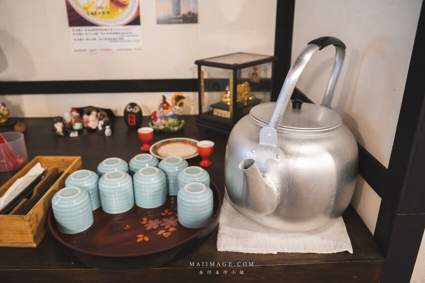 萬華美食|濟善老麵~老宅裡吃拉麵超有fu,一碗雞湯拉麵三種享受,老闆還會招待你一杯shot、捷運龍山寺站美