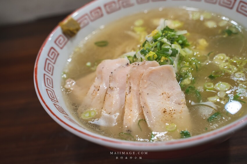 萬華美食|濟善老麵~老宅裡吃拉麵超有fu,一碗雞湯拉麵三種享受,老闆還會招待你一杯shot、捷運龍山寺站美