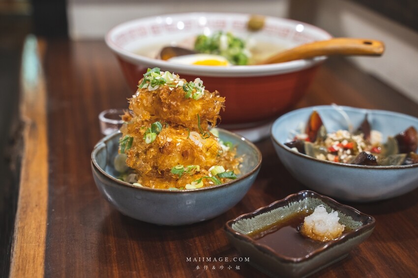 萬華美食|濟善老麵~老宅裡吃拉麵超有fu,一碗雞湯拉麵三種享受,老闆還會招待你一杯shot、捷運龍山寺站美