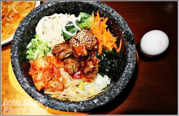 四米大石鍋拌飯專賣:《中山韓式料理》隱藏在巷弄中的美食/熱騰騰經典美味石鍋拌飯/星期五下班後的快意小酌/附菜單『四米大石鍋拌飯專賣』