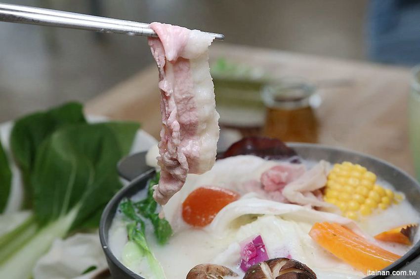 新營親子餐廳|努逗風味館新營店~浪漫地中海風平價餐廳!兒童遊戲室、專屬停車場、親子用餐、好友聚會好去處! - 台南好Food遊