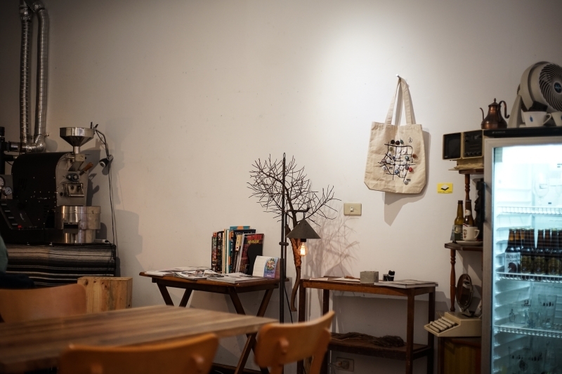 跳躍的宅男 - [信義區咖啡廳推薦]福來得咖啡Freds Cafe- 手沖咖啡 沒吃甜點很遺憾 不限時有插座咖啡廳 101附近咖啡廳