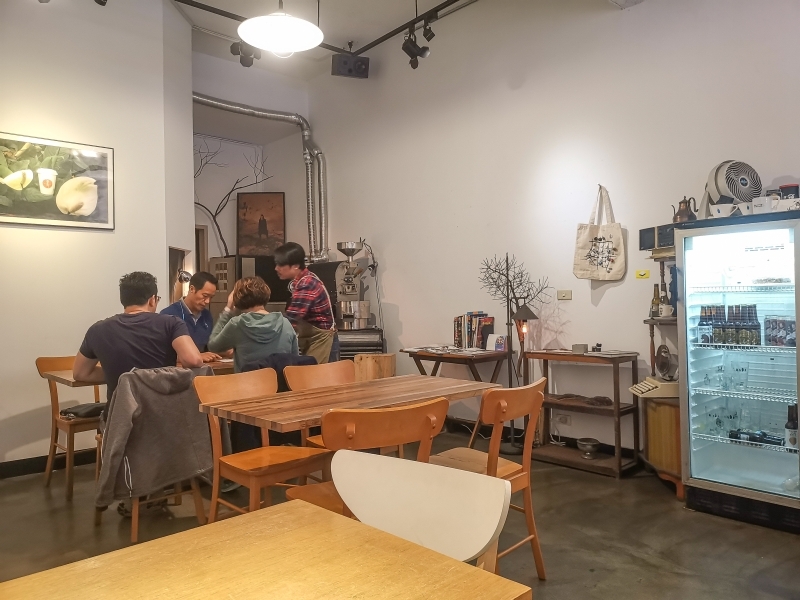 跳躍的宅男 - [信義區咖啡廳推薦]福來得咖啡Freds Cafe- 手沖咖啡 沒吃甜點很遺憾 不限時有插座咖啡廳 101附近咖啡廳