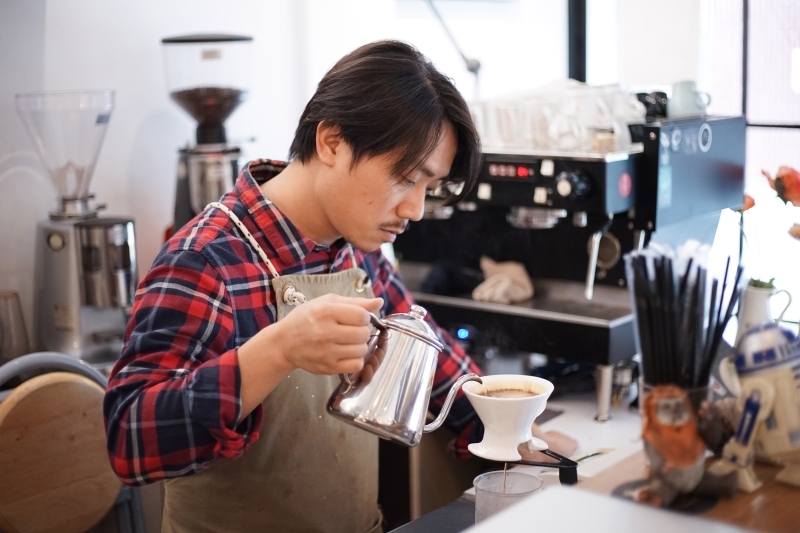 跳躍的宅男 - [信義區咖啡廳推薦]福來得咖啡Freds Cafe- 手沖咖啡 沒吃甜點很遺憾 不限時有插座咖啡廳 101附近咖啡廳