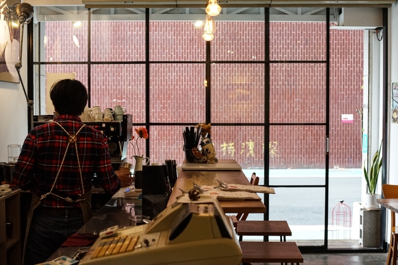 跳躍的宅男 - [信義區咖啡廳推薦]福來得咖啡Freds Cafe- 手沖咖啡 沒吃甜點很遺憾 不限時有插座咖啡廳 101附近咖啡廳