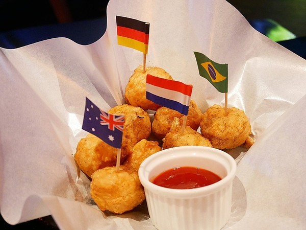 La Esquina 轉角酒吧:La Esquina 轉角酒吧-台北中山區酒吧 夜貓子的好去處 打鏢、調酒、音樂、美食 客制化調酒創造出獨特風味