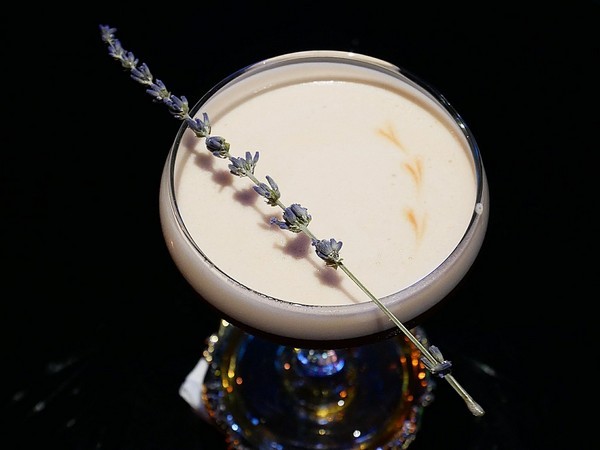 La Esquina 轉角酒吧:La Esquina 轉角酒吧-台北中山區酒吧 夜貓子的好去處 打鏢、調酒、音樂、美食 客制化調酒創造出獨特風味