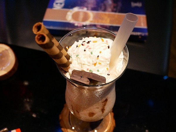 La Esquina 轉角酒吧:La Esquina 轉角酒吧-台北中山區酒吧 夜貓子的好去處 打鏢、調酒、音樂、美食 客制化調酒創造出獨特風味