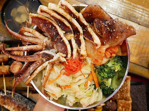 夜燒炭烤(民權店)：夜燒炭烤-台中西區炭烤串燒  台中教育大學後方炭烤  目前推出飯食  可以從晚上一路吃到消夜