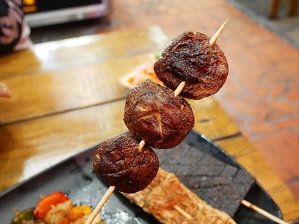 夜燒炭烤(民權店)：夜燒炭烤-台中西區炭烤串燒  台中教育大學後方炭烤  目前推出飯食  可以從晚上一路吃到消夜