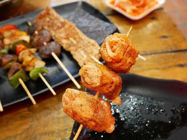 夜燒炭烤(民權店)：夜燒炭烤-台中西區炭烤串燒  台中教育大學後方炭烤  目前推出飯食  可以從晚上一路吃到消夜