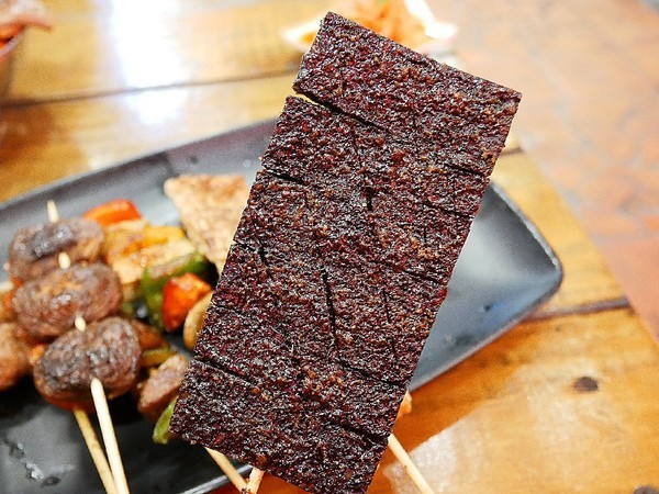 夜燒炭烤(民權店)：夜燒炭烤-台中西區炭烤串燒  台中教育大學後方炭烤  目前推出飯食  可以從晚上一路吃到消夜