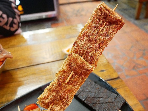 夜燒炭烤(民權店)：夜燒炭烤-台中西區炭烤串燒  台中教育大學後方炭烤  目前推出飯食  可以從晚上一路吃到消夜