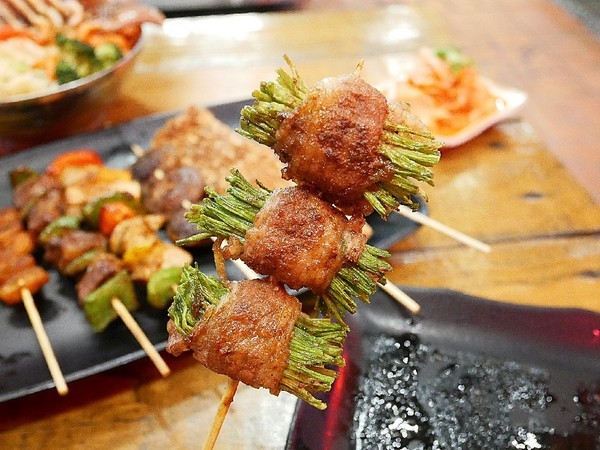 夜燒炭烤(民權店)：夜燒炭烤-台中西區炭烤串燒  台中教育大學後方炭烤  目前推出飯食  可以從晚上一路吃到消夜