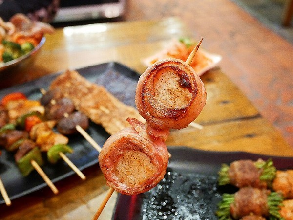 夜燒炭烤(民權店)：夜燒炭烤-台中西區炭烤串燒  台中教育大學後方炭烤  目前推出飯食  可以從晚上一路吃到消夜