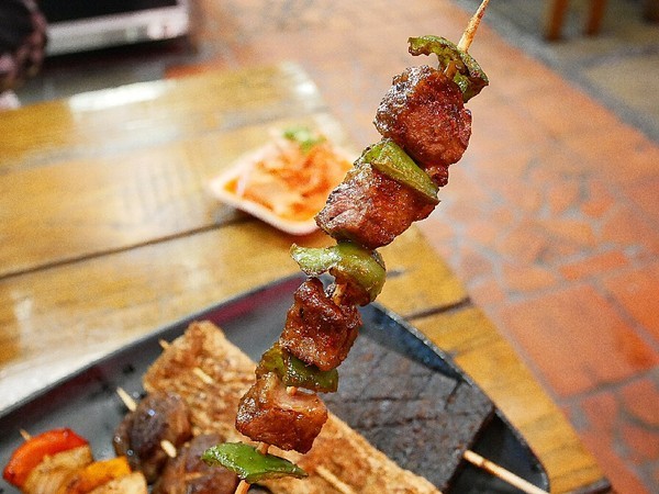 夜燒炭烤(民權店)：夜燒炭烤-台中西區炭烤串燒  台中教育大學後方炭烤  目前推出飯食  可以從晚上一路吃到消夜