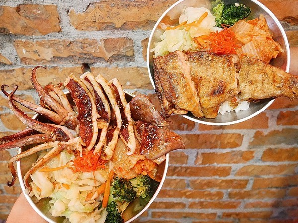 夜燒炭烤(民權店)：夜燒炭烤-台中西區炭烤串燒  台中教育大學後方炭烤  目前推出飯食  可以從晚上一路吃到消夜