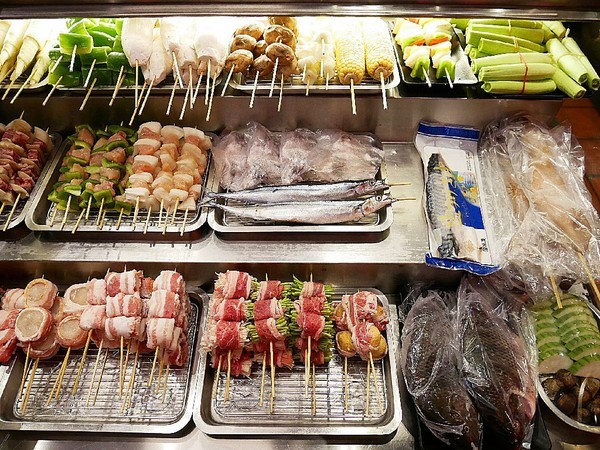 夜燒炭烤(民權店)：夜燒炭烤-台中西區炭烤串燒  台中教育大學後方炭烤  目前推出飯食  可以從晚上一路吃到消夜