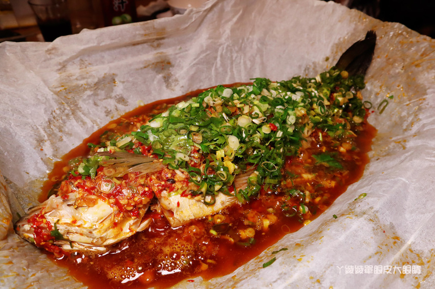 新竹巨城附近美食推薦！紙包魚天府之國，一個人也可以吃香辣帶勁的四川料理