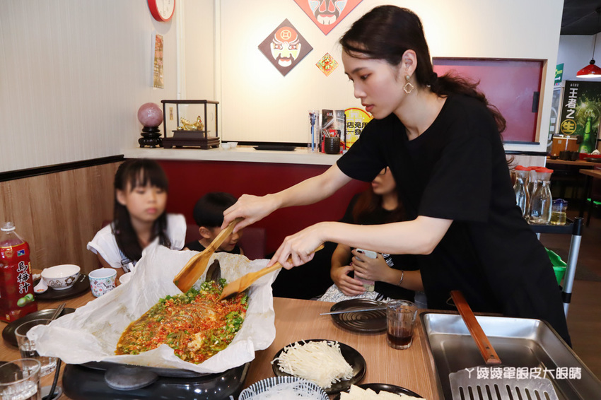新竹巨城附近美食推薦！紙包魚天府之國，一個人也可以吃香辣帶勁的四川料理