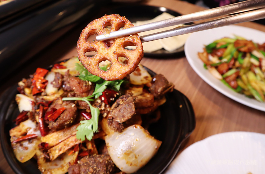 新竹巨城附近美食推薦！紙包魚天府之國，一個人也可以吃香辣帶勁的四川料理