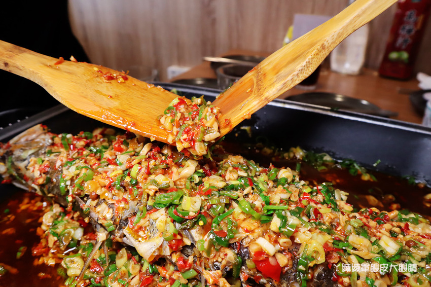 新竹巨城附近美食推薦!紙包魚天府之國,一個人也可以吃香辣帶勁的四川料理