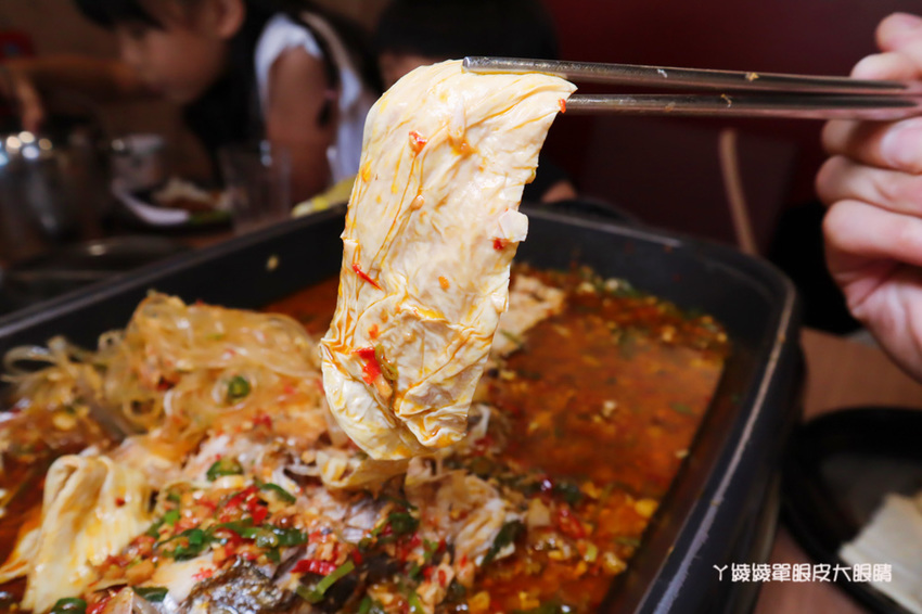 新竹巨城附近美食推薦!紙包魚天府之國,一個人也可以吃香辣帶勁的四川料理