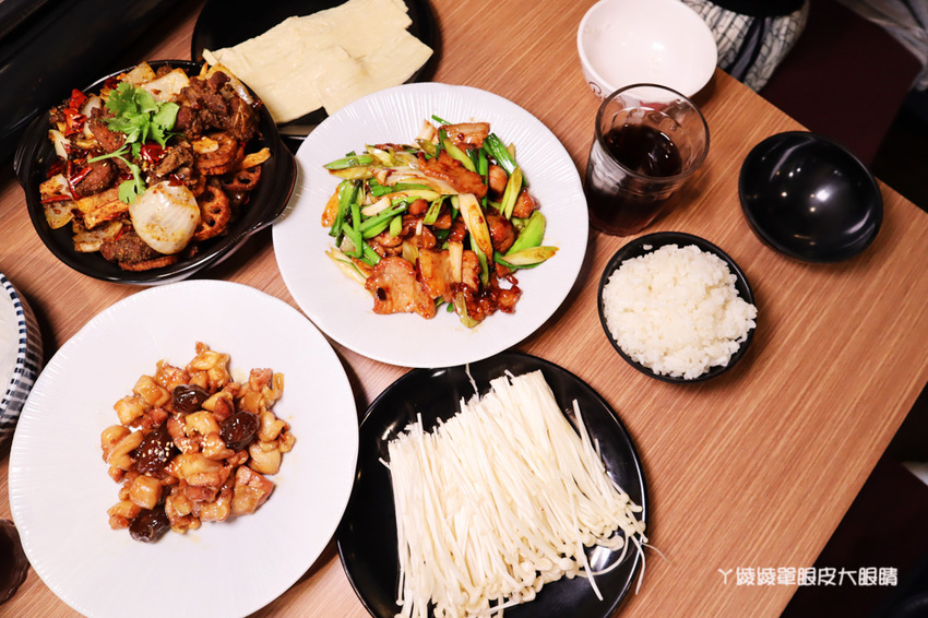 新竹巨城附近美食推薦!紙包魚天府之國,一個人也可以吃香辣帶勁的四川料理