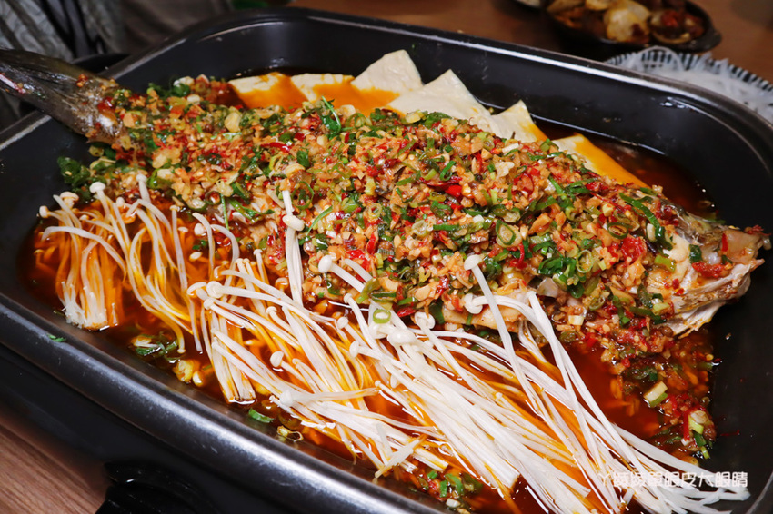 新竹巨城附近美食推薦!紙包魚天府之國,一個人也可以吃香辣帶勁的四川料理