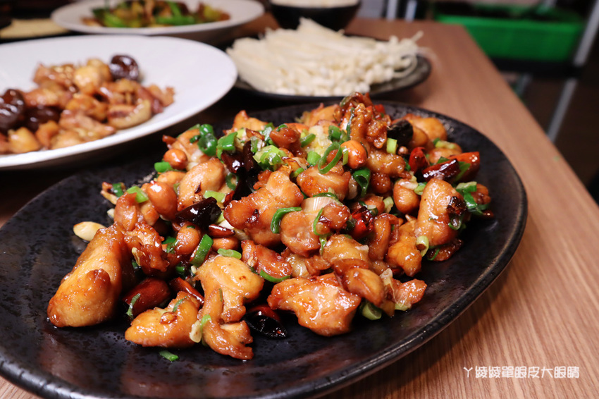 新竹巨城附近美食推薦!紙包魚天府之國,一個人也可以吃香辣帶勁的四川料理