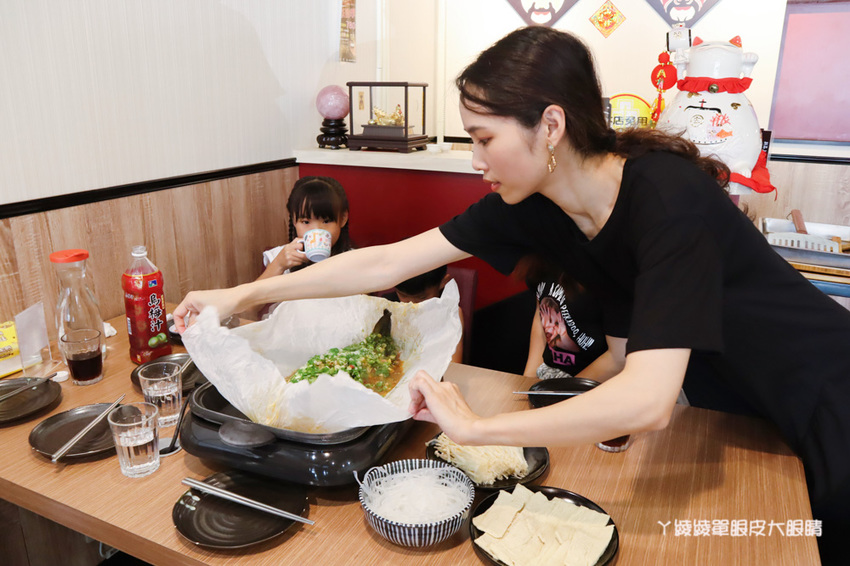 新竹巨城附近美食推薦!紙包魚天府之國,一個人也可以吃香辣帶勁的四川料理