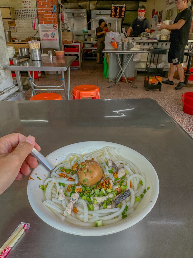 鹽埕老饕早餐吃老字號米粉湯 #阿忠虱目魚粗米粉/ WalkerLand窩客島整理提供 未經許可不可轉載
